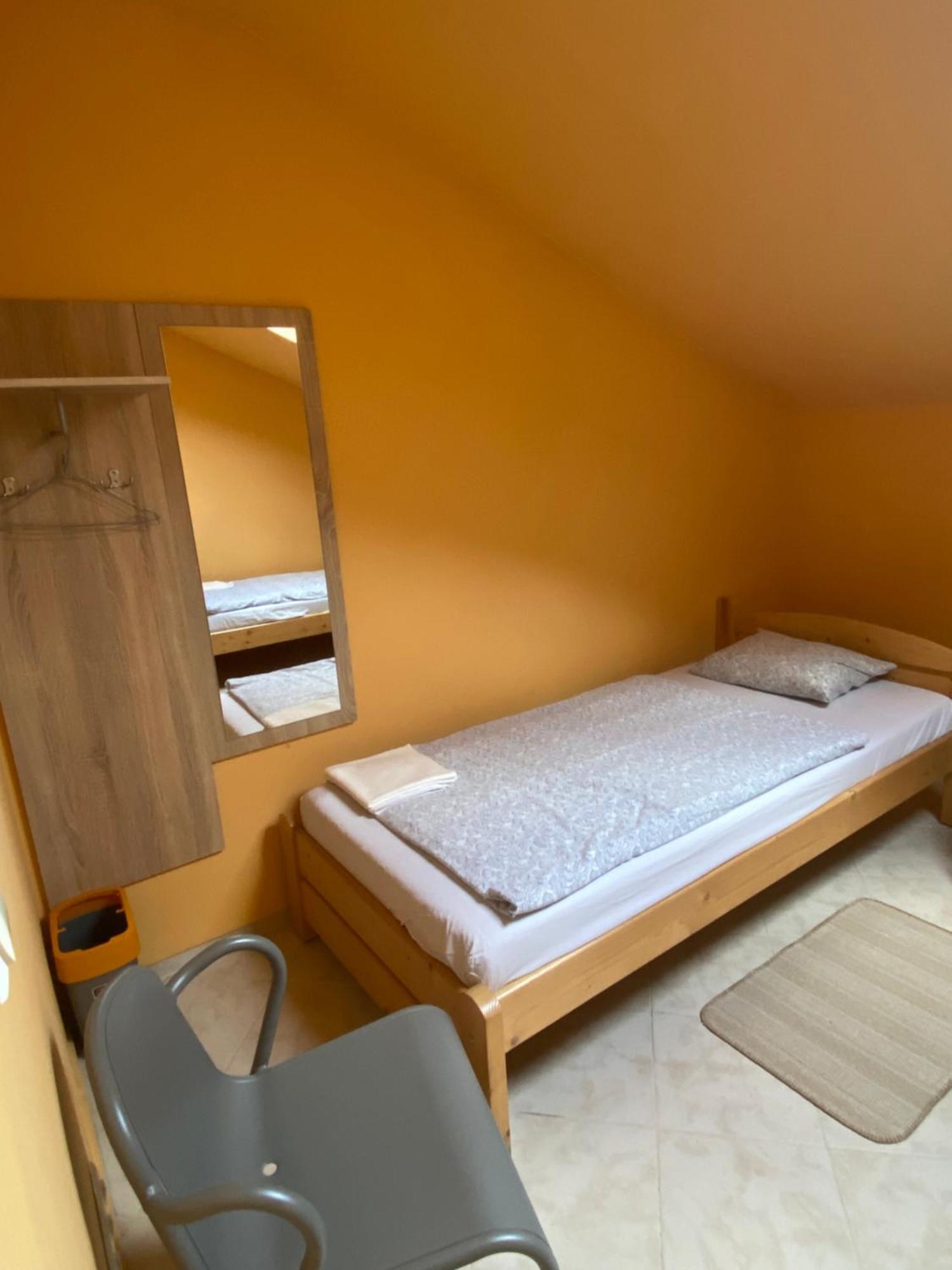 Art Inn Space Krasków Eksteriør bilde