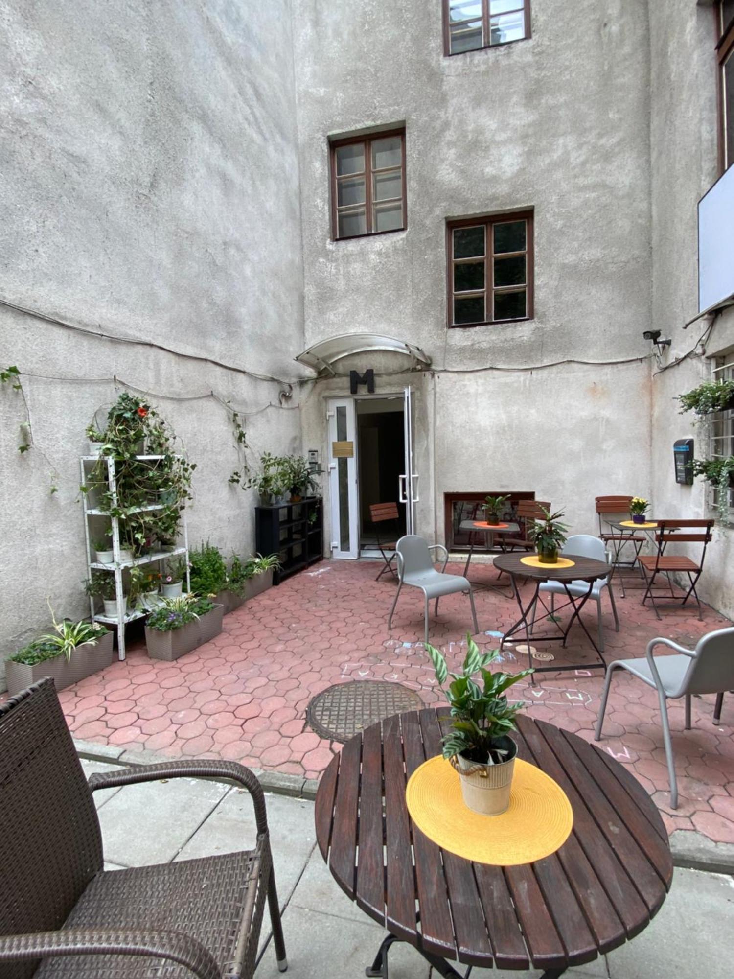 Art Inn Space Krasków Eksteriør bilde